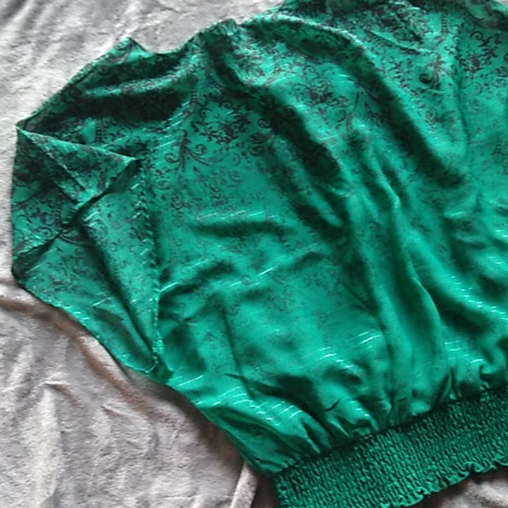Green top - Picture 4 of 5